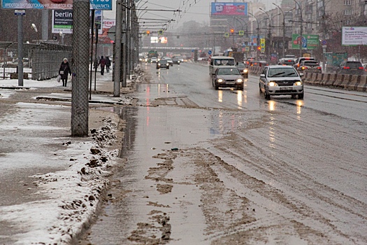 Уборку снега в Новосибирске сочли достаточной: с ней справились 73% имеющихся у города спецмашин