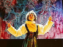 Первый спектакль-галерея собирает арт-эскадрилью