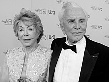 Умерла 102-летняя вдова Кирка Дугласа