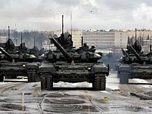РВ: ВС РФ перебрасывают бронетанковые силы по Крымскому мосту, идет подмога