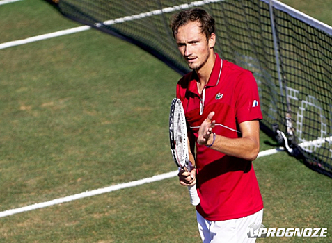 Медведев вылетел на старте турнира в Хертогенбосе, проиграв 34-летнему Маннарино