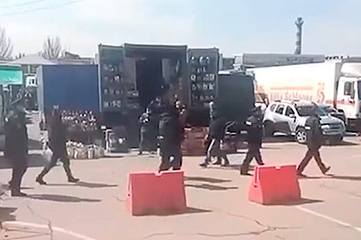 Закрытие рынков под Ростовом спровоцировало стычку между полицейскими и рабочими