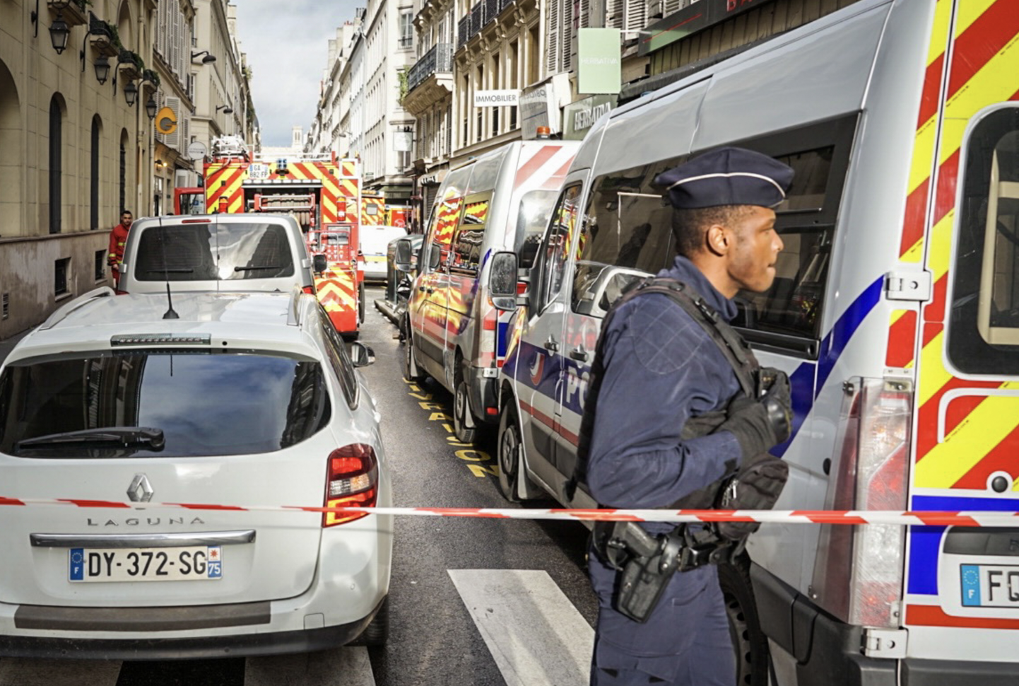При взрыве в доме в Париже пострадали пять человек