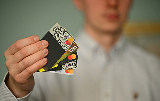 Россиянам запретят иметь больше 10 банковских карт