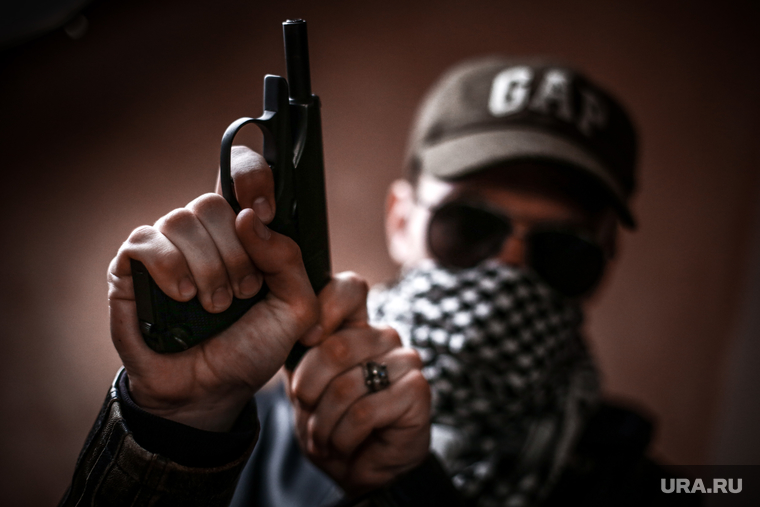 В Екатеринбурге мужчина обокрал магазин, угрожая игрушечным пистолетом