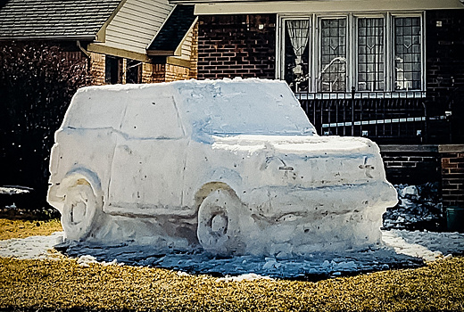Посмотрите на снежную копию Ford Bronco в натуральную величину