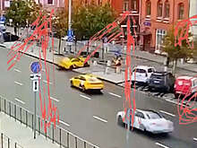 В Москве спорткар Toyota Supra на полном ходу влетел в столб