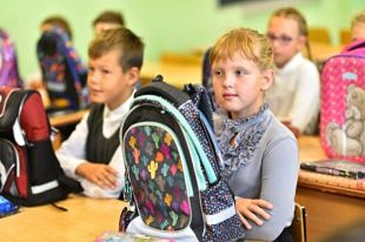 Ярославские школьники, чьи вещи пострадали при пожаре, получили рюкзаки
