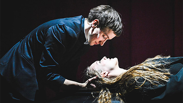 «Гамлет»: в новом спектакле в Театре на Таганке принц отказывается от мести