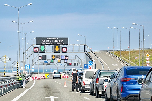 В пробках у Крымского моста скопились более 1,6 тысячи автомобилей