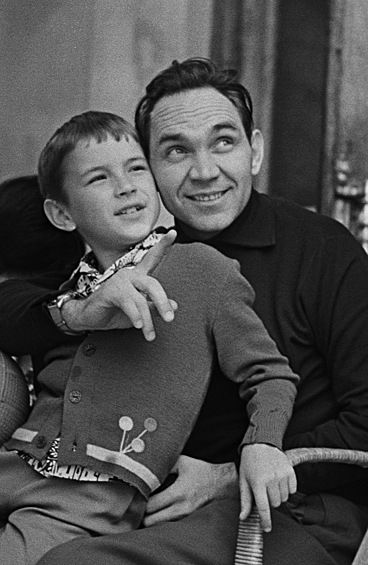 Мосолов со своим сыном Георгием, 1963
