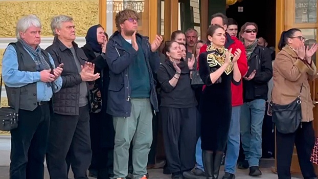 Прощание с телеведущим Веселкиным завершилось аплодисментами