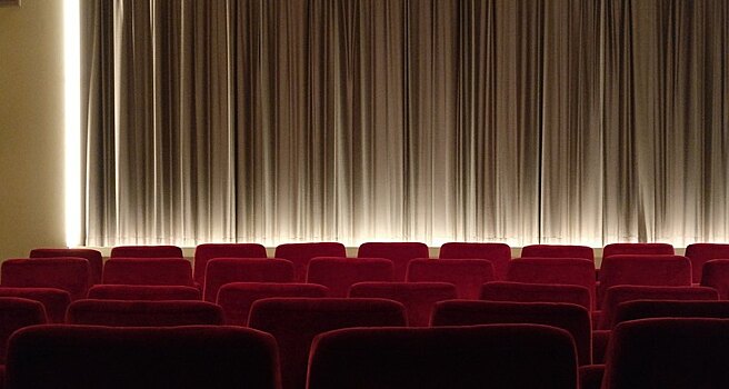 Посещение кино и театров поможет избежать депрессии