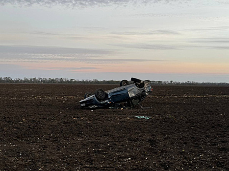 Пожилой водитель отечественной легковушки превысил скорость и погиб в аварии на Кубани