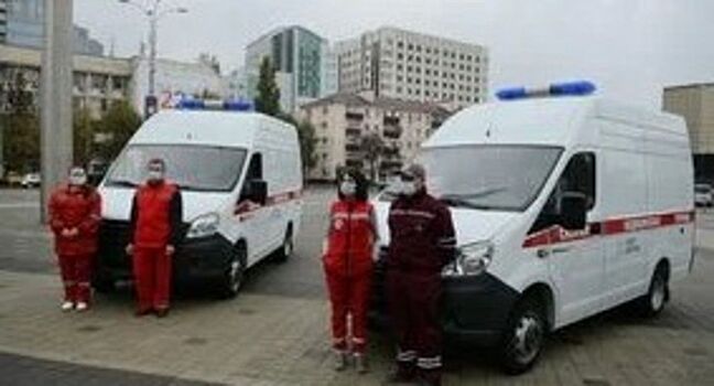 Медучреждениям Краснодара и Кубани передали семь машин скорой помощи