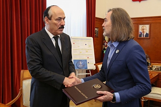 Никас Сафронов стал народным художником в Дагестане