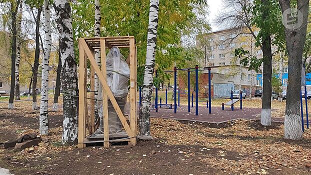 В студгородке ижевской Медакадемии началась установка памятника первому ректору Гавриилу Стерхову