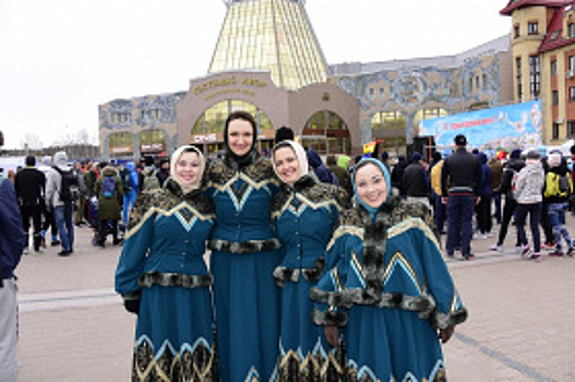 Праздник в новом формате: жители Ханты-Мансийска совершили экскурсию по центру города