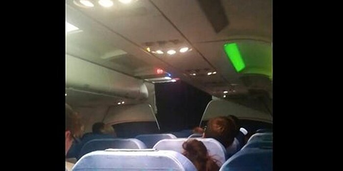 Airbus A320 устроил пассажирам световое шоу в 40 минут