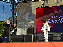 «КиШ» и «Матушка-земля»: костромичи встали в хороводы на Сусанинской площади