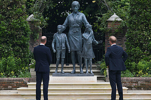 Принцы Уильям и Гарри открыли статую принцессы Дианы в Кенсингтонском дворце