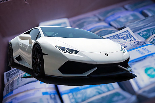Блогер решил заплатить за Lamborghini купюрами в 1 доллар. Вот, что из этого вышло