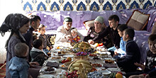 Поддержка и взаимопонимание: как живут под одной крышей разные поколения в Таджикистане?