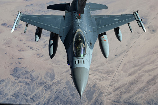 Lockheed Martin передала первый из 16 истребителей F-16 Block 70 Королевским ВВС Бахрейна