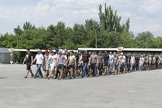 Новобранцы из Волгоградской области убыли походить службу в военном инновационном технополисе «ЭРА»