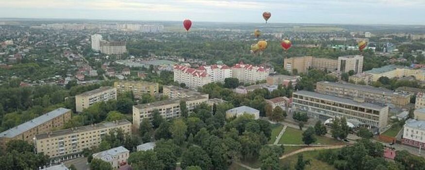 В Орле проведен первый праздничный пролет воздушных шаров