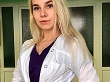 Тульскую медсестру в бикини заметили на футболе
