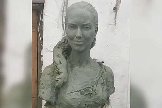 Скульптор Щербаков показал глиняный эскиз бюста Жанны Фриске