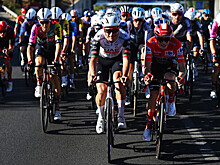 Победители «Вуэльты» провели импровизированную церемонию награждения после срыва финального этапа