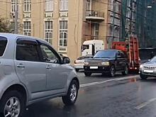 Контейнеровоз устроил ДТП в самом центре Владивостоке