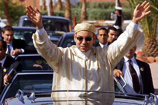 Как глава Марокко скупает дворцы, пока его народ голодает