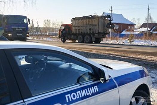 В Екатеринбурге сотрудники ГИБДД довезли до больницы задыхающегося ребёнка