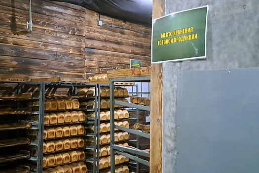 Специалисты МТО 51-й гвардейской общевойсковой армии ежедневно доставляют на передовую свежевыпеченный хлеб