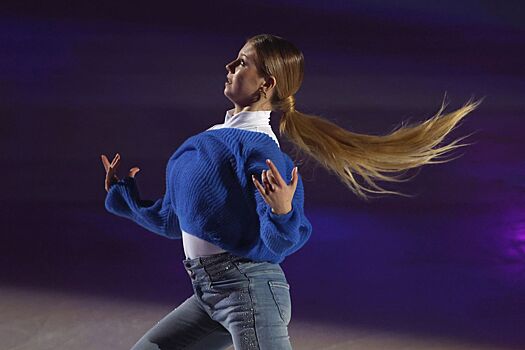 Александра Трусова опубликовала семейные фото и поздравила подписчиков с Новым годом