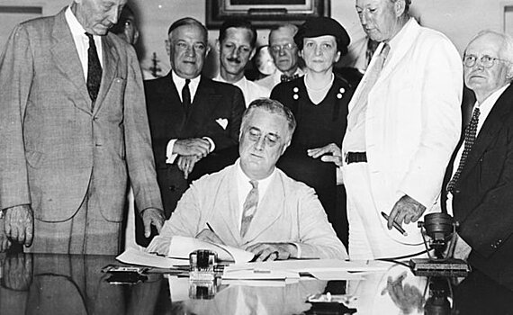 День в истории: третье президентство Рузвельта, создание "Интуриста" и первая игра "Монополия"