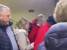 Летевшие из отпуска россияне застряли в Казахстане на ночь без еды
