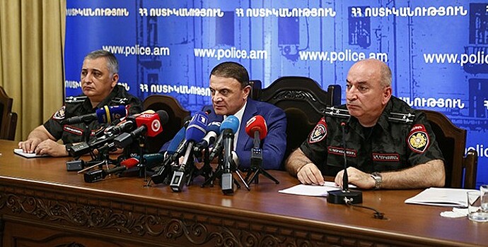 Президент Армении назначил врио глав СНБ и полиции