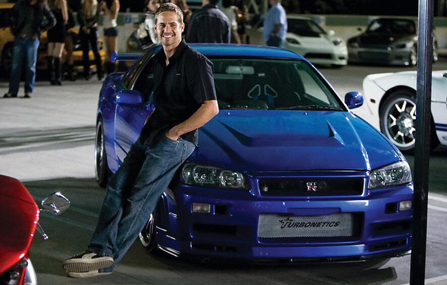 Автомобиль Nissan Skyline R34, появившийся во второй части «Форсажа», принадлежал Уокеру.