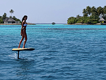 Модель Анастасия Решетова выложила фото в бикини после помолвки