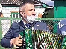 Глава исполкома Лаишевского района сыграл на баяне для ветерана Великой Отечественной войны