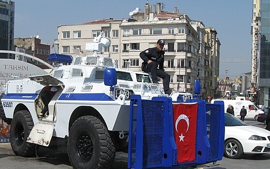 Предполагаемый боевик ИГ был убит после нападения на полицейского в Турции