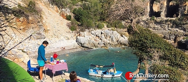 Из античного города в Анталье вывезли 3 грузовика мусора