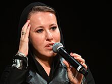 Собчак пришла на гала-вечер в корсетном платье с прозрачным кружевом