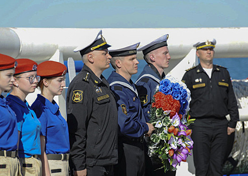 Североморцы установили мемориальную доску в месте гибели подводной лодки «Декабрист»