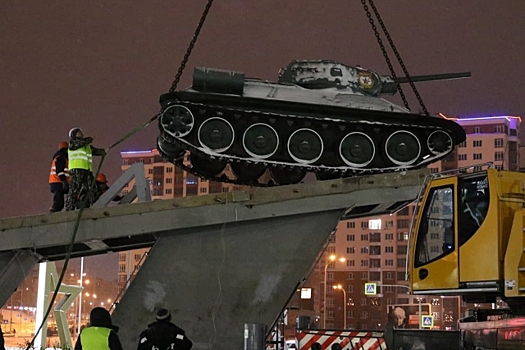 В Кемерове легендарный танк Т-34 установили на постоянный постамент