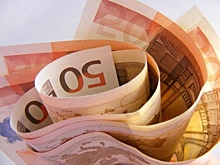 Курс евро к доллару упал до минимума с 2022 года